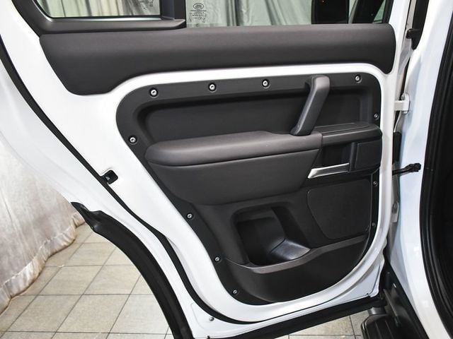 2025 Land Rover Defender 110 S - 23041765 - 11