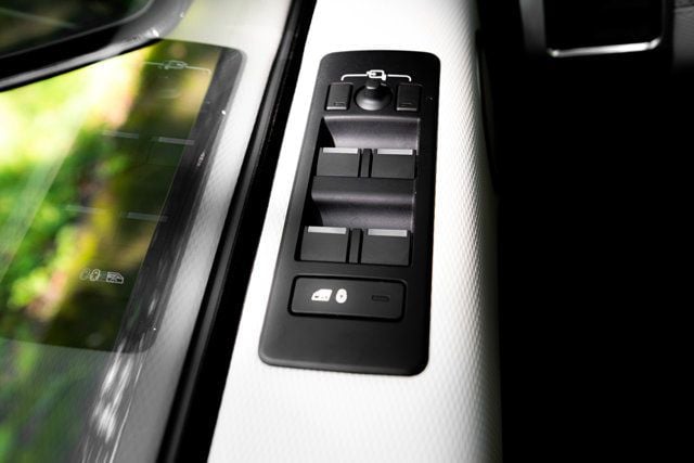 2025 Land Rover Discovery Dynamic SE - Photo 45