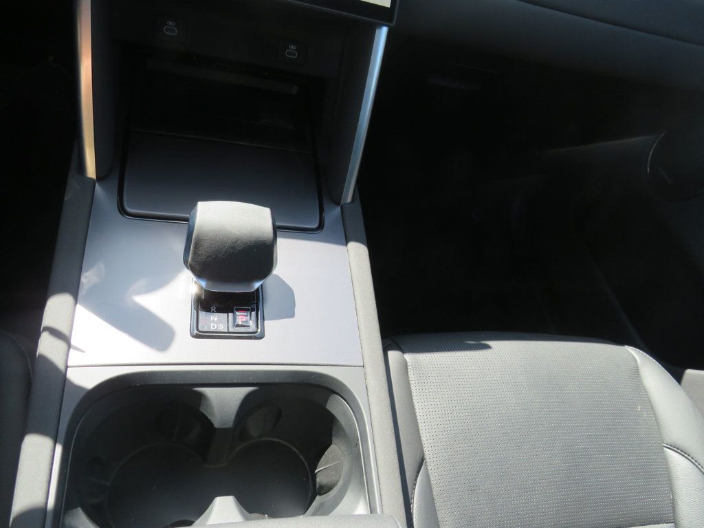 Land Rover Discovery Sport photo 14