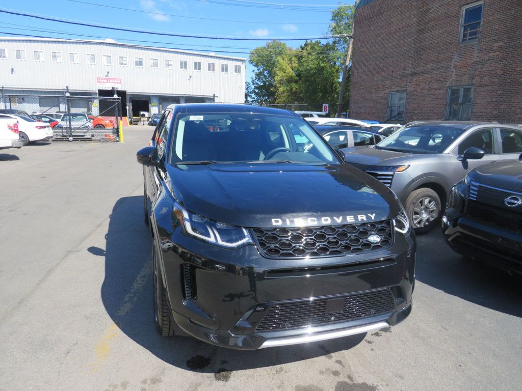 Land Rover Discovery Sport photo 2