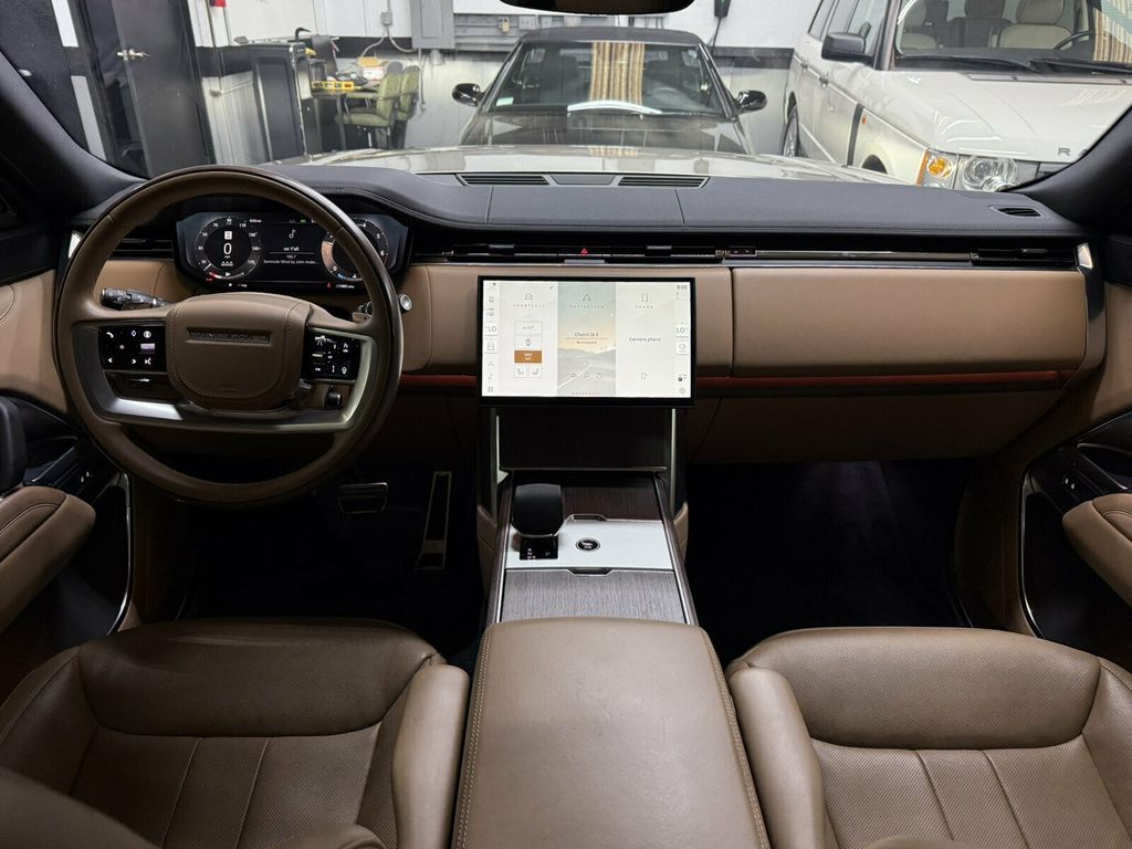 2025 Land Rover Range Rover Heated&CooledSeats/Black Contrast Roof/Meridian Audio/Blind Spot - 23075754 - 10