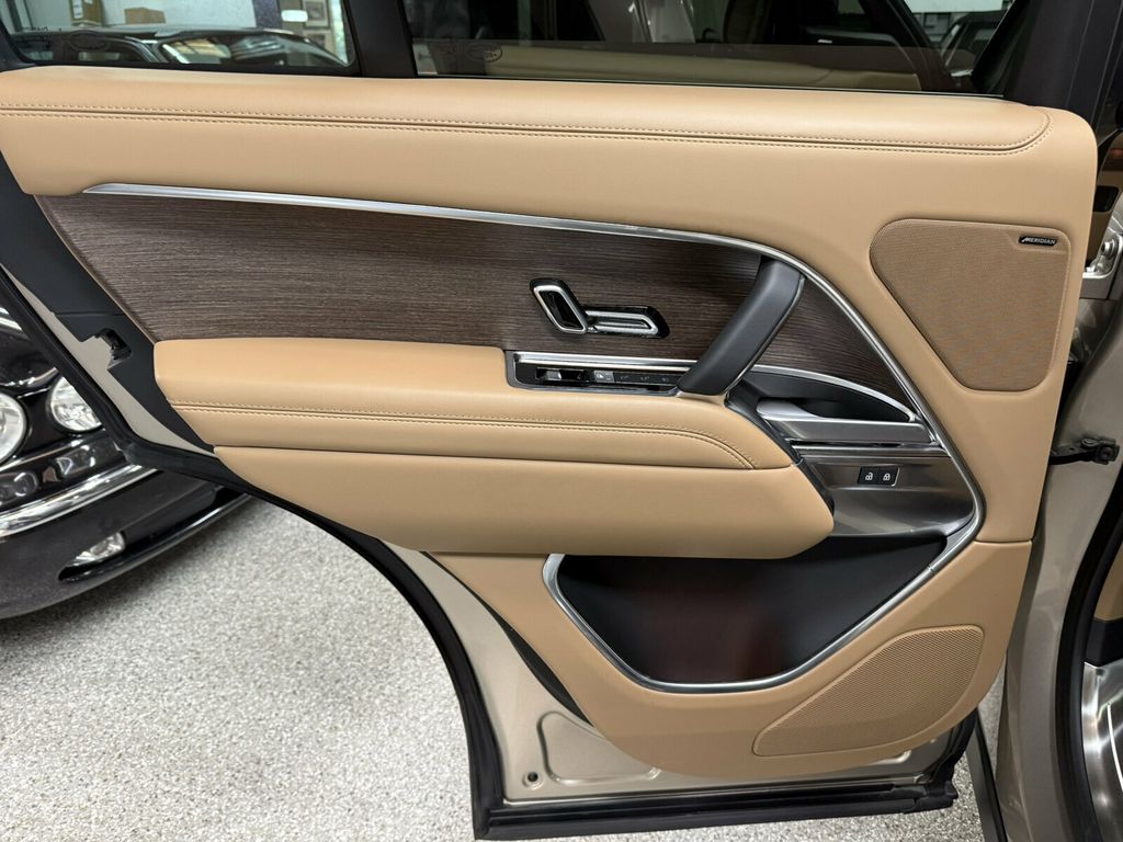 2025 Land Rover Range Rover Heated&CooledSeats/Black Contrast Roof/Meridian Audio/Blind Spot - 23075754 - 17