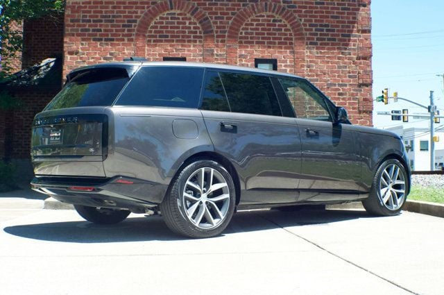 2025 Land Rover Range Rover 3.0 SE LWB 7's photo