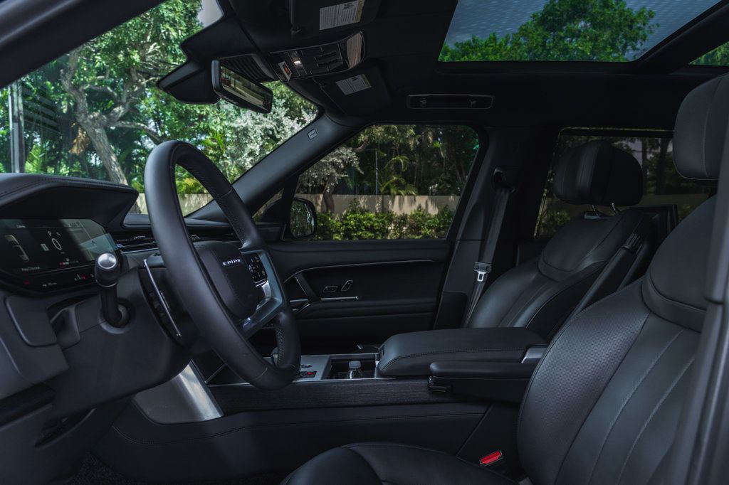 2025 Land Rover Range Rover Autobiography LWB photo 12
