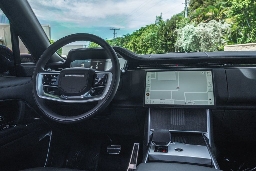 2025 Land Rover Range Rover Autobiography LWB photo 17