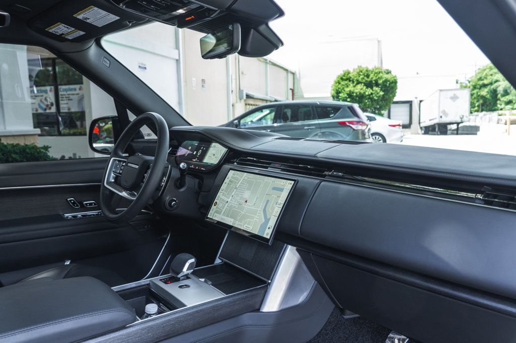 2025 Land Rover Range Rover Autobiography LWB photo 26