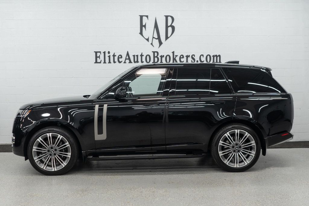 2025 Land Rover Range Rover SE photo 2