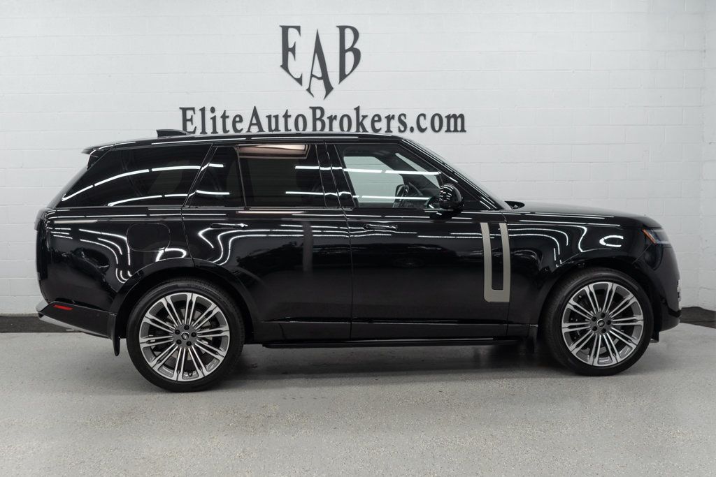 2025 Land Rover Range Rover SE photo 4