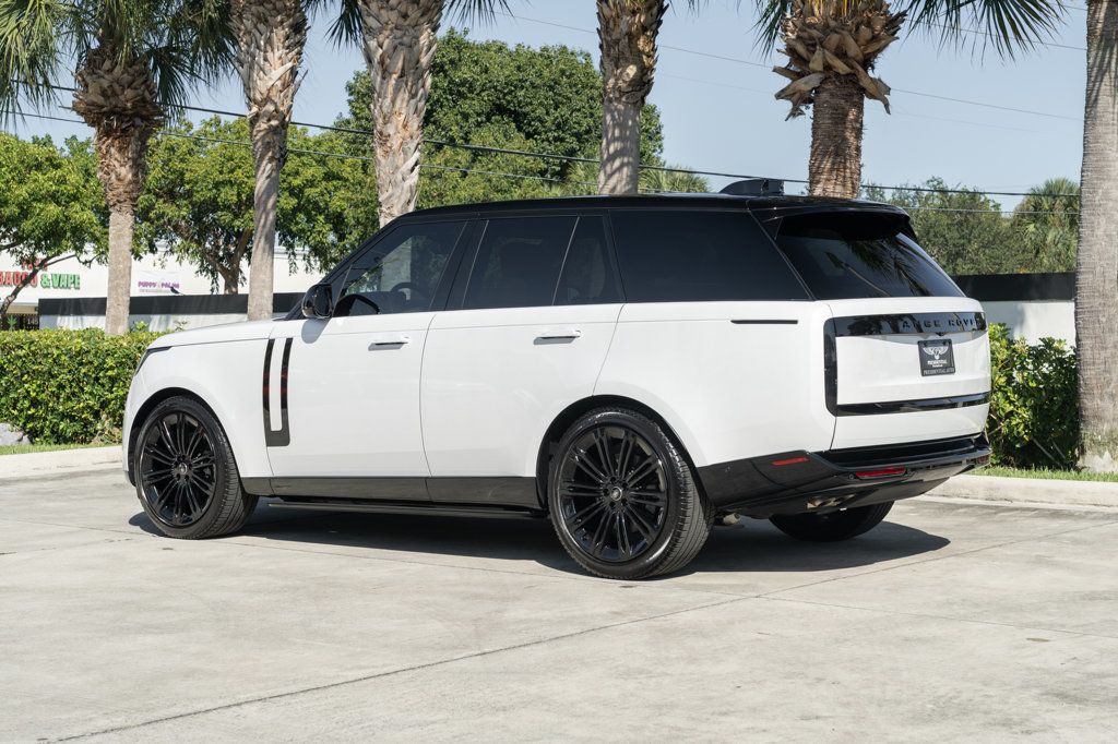 2025 Land Rover Range Rover SE photo 4