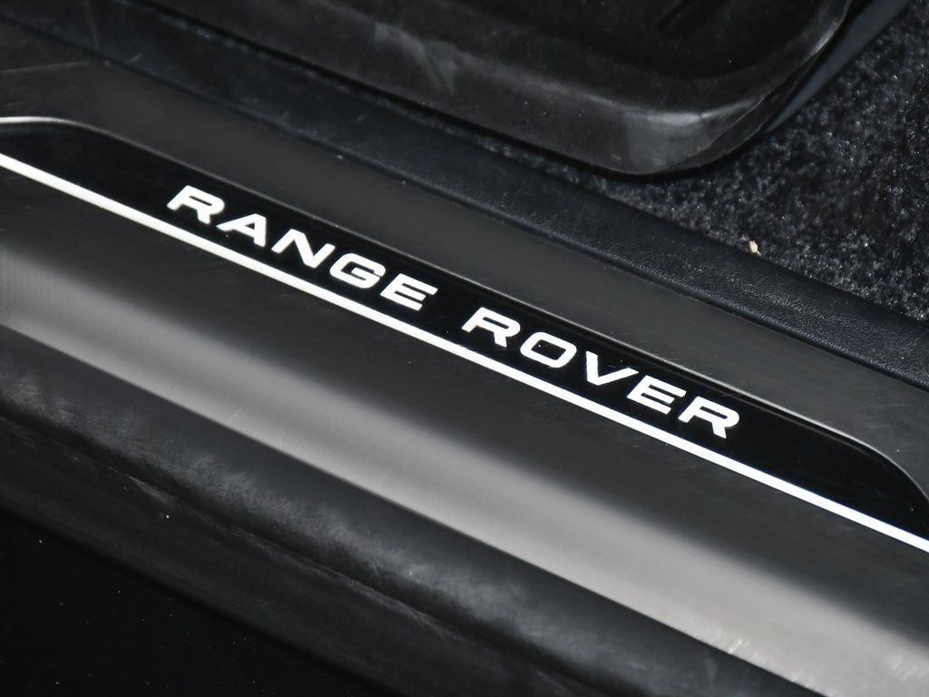 2025 Land Rover Range Rover SE photo 12