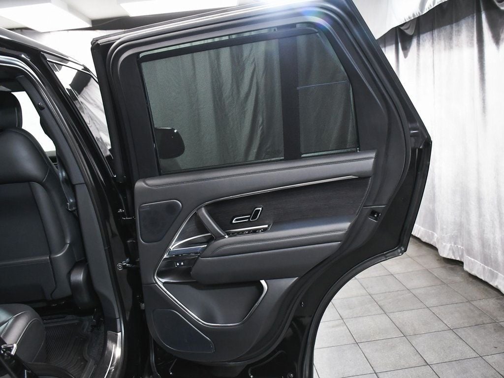 2025 Land Rover Range Rover SE photo 16