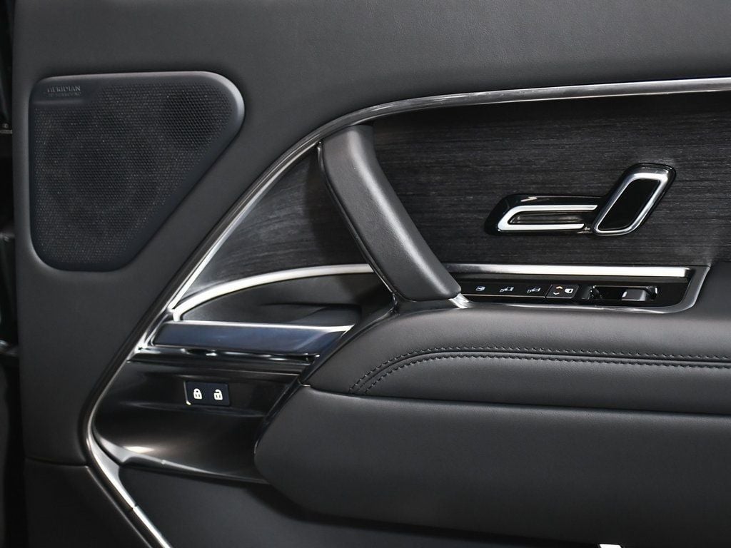 2025 Land Rover Range Rover SE photo 18