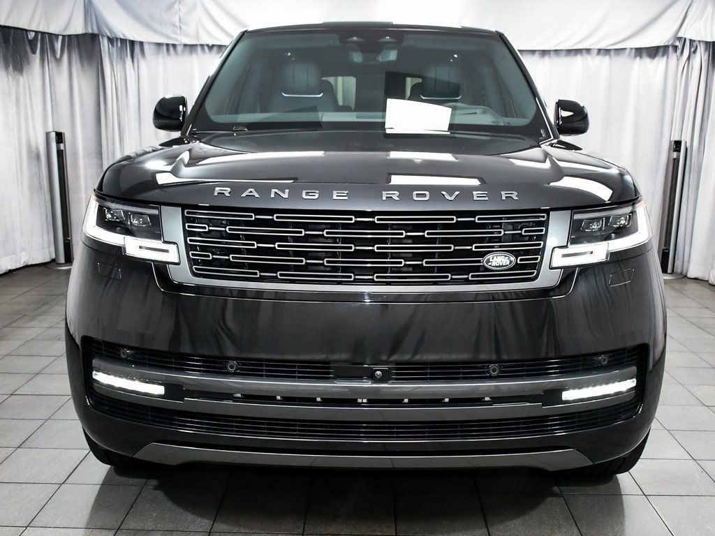 2025 Land Rover Range Rover SE photo 2