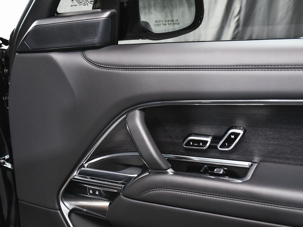 2025 Land Rover Range Rover SE photo 21