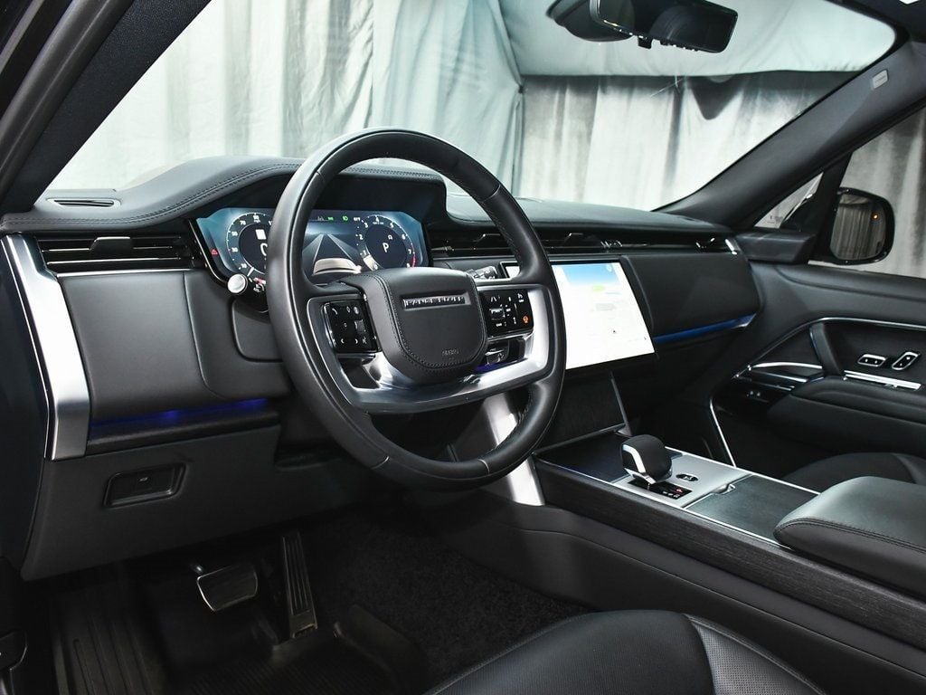 2025 Land Rover Range Rover SE photo 24