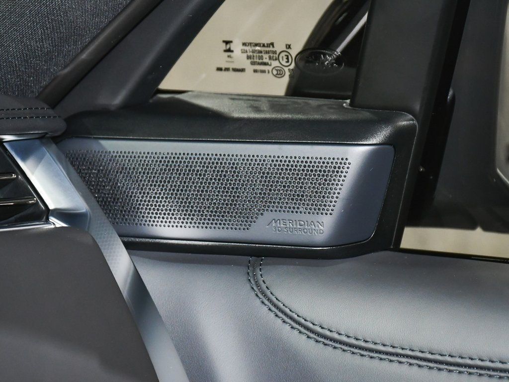 2025 Land Rover Range Rover SE photo 33