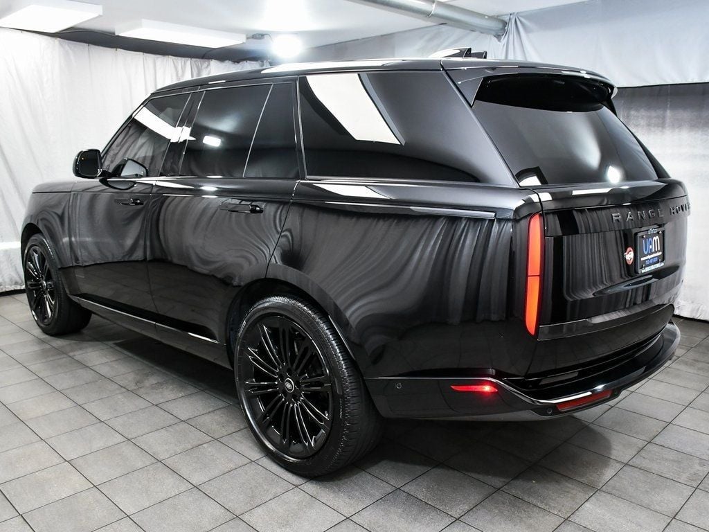 2025 Land Rover Range Rover SE photo 4