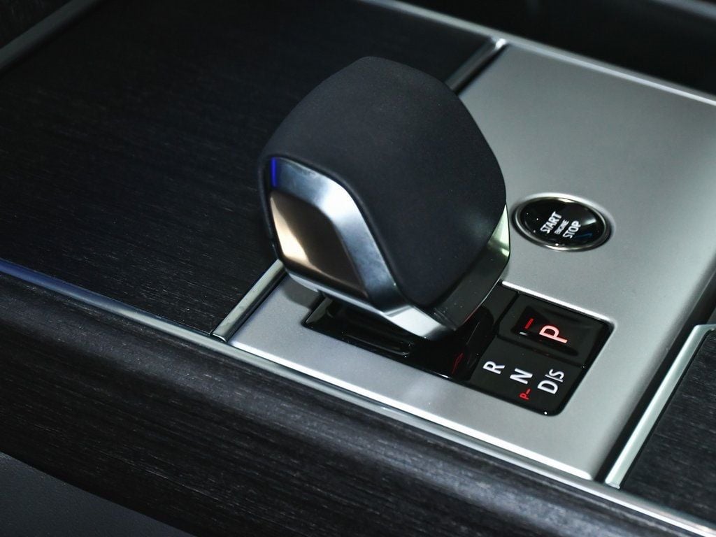 2025 Land Rover Range Rover SE photo 39
