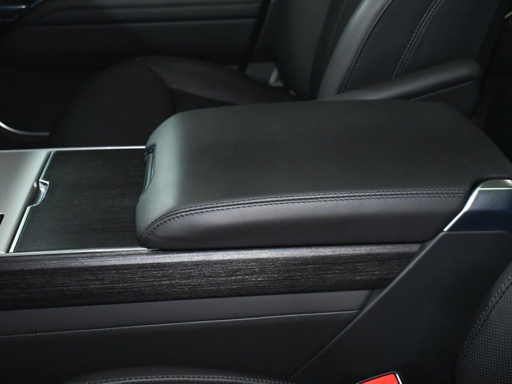 2025 Land Rover Range Rover SE photo 40