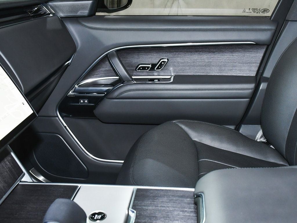 2025 Land Rover Range Rover SE photo 41