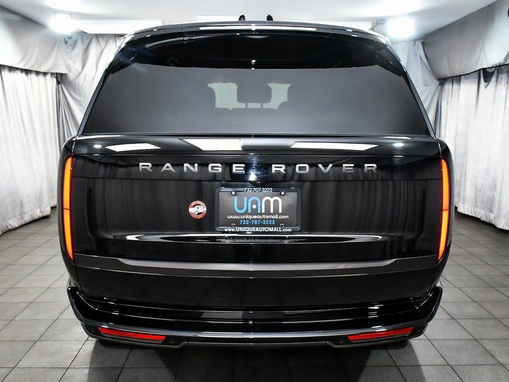 2025 Land Rover Range Rover SE photo 5