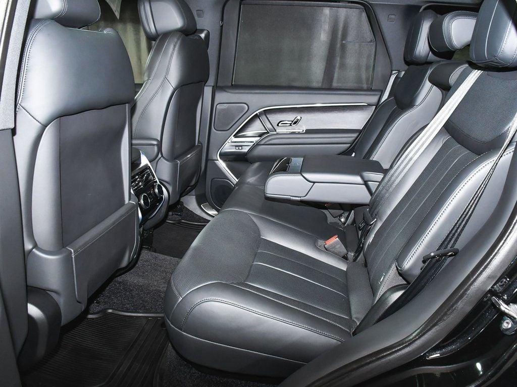 2025 Land Rover Range Rover SE photo 45