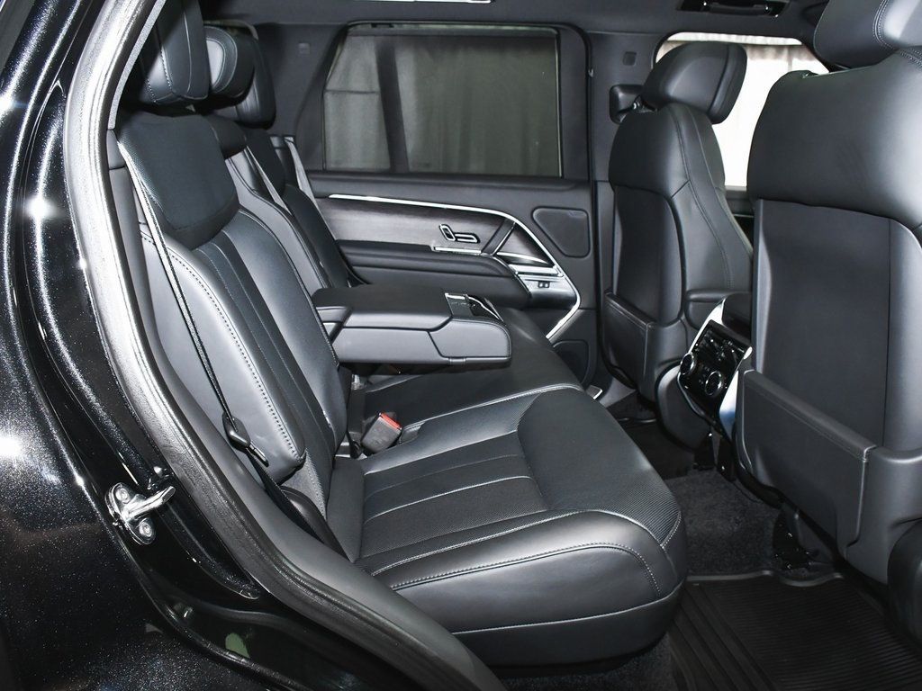 2025 Land Rover Range Rover SE photo 48