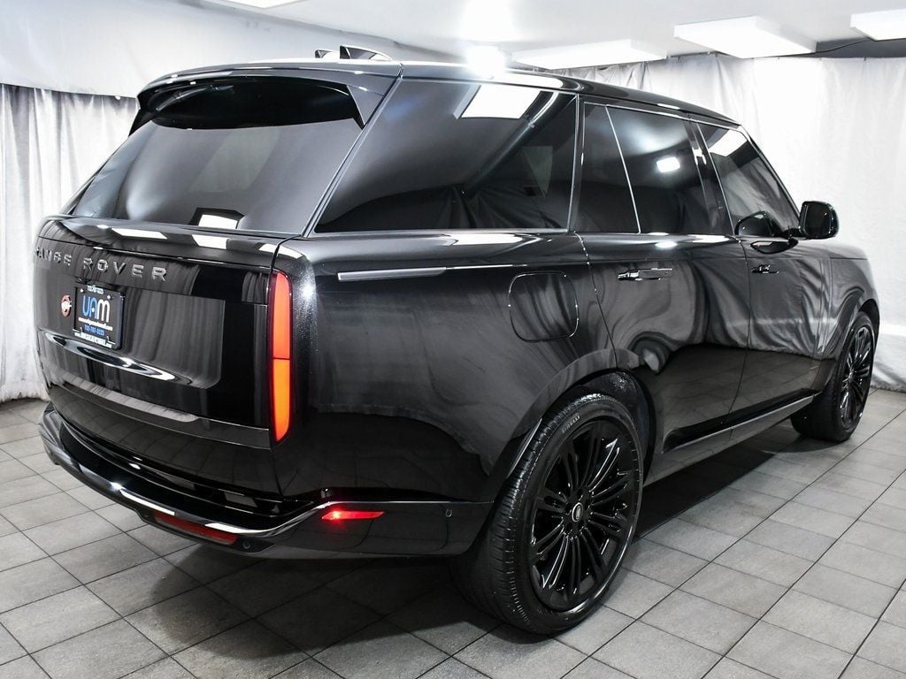 2025 Land Rover Range Rover SE photo 6