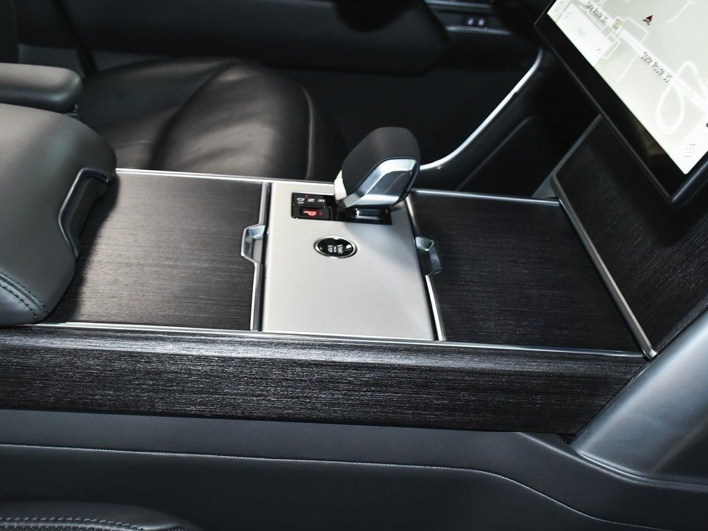 2025 Land Rover Range Rover SE photo 54