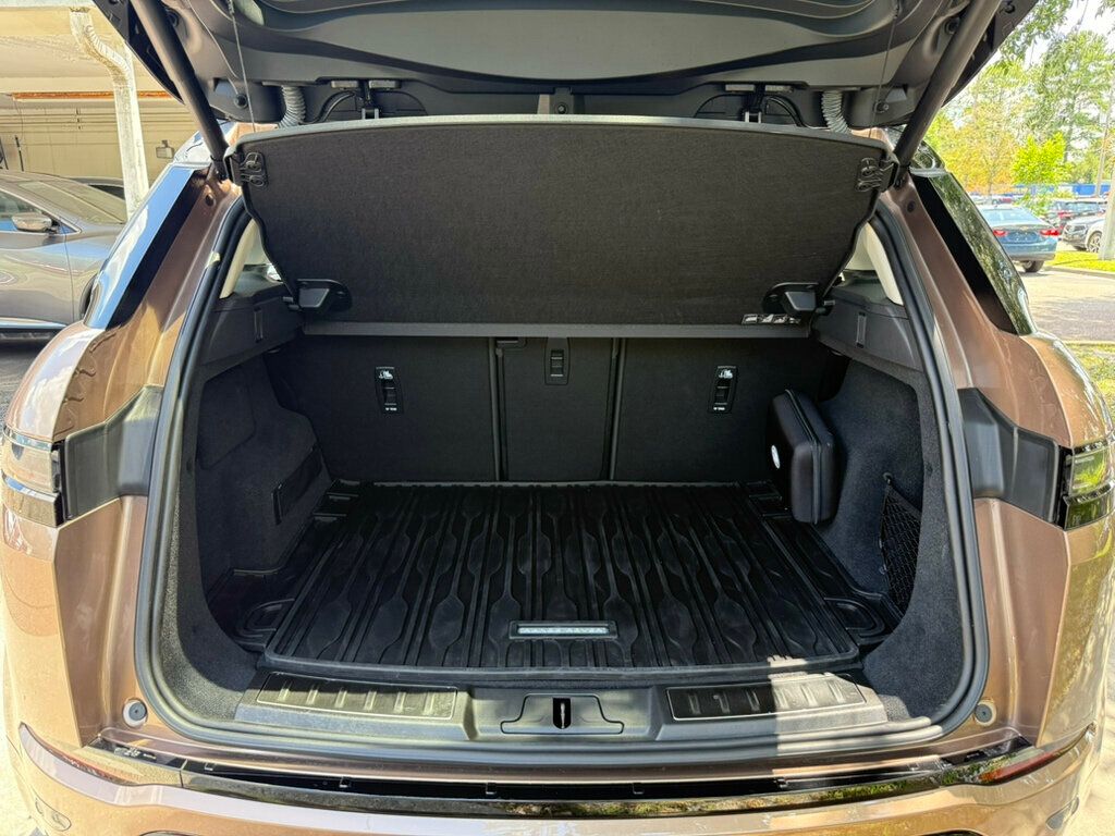 2025 Land Rover Range Rover Evoque Dynamic SE photo 9