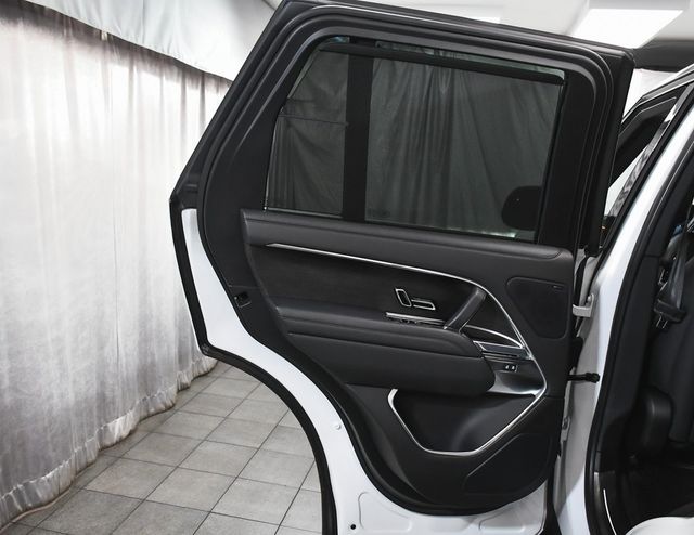 2025 Land Rover Range Rover Plug-In Hybrid SE - 22956607 - 10