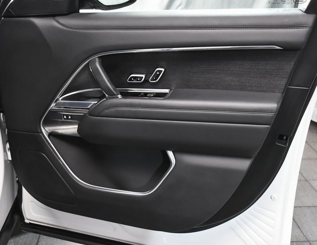 2025 Land Rover Range Rover Plug-In Hybrid SE - 22956607 - 17