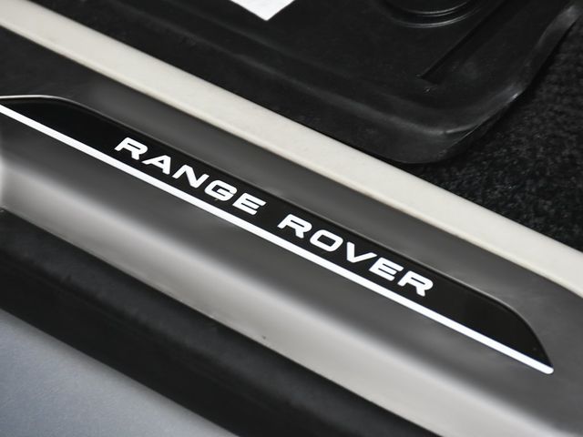 2025 Land Rover Range Rover Plug-In Hybrid SE - 22956647 - 12