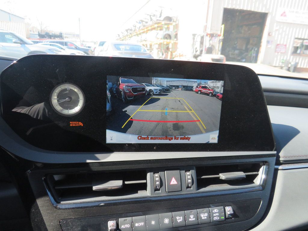 2025 Lexus ES 350 photo 15