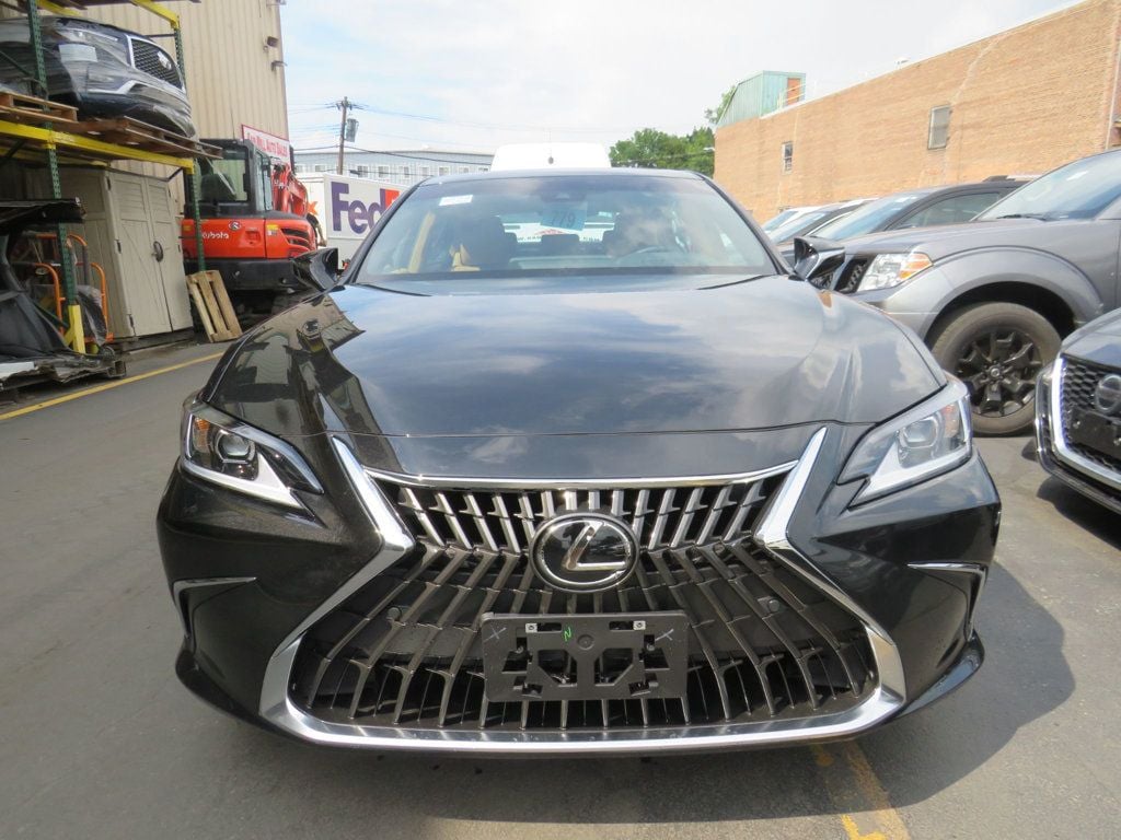 2025 Lexus ES 350 photo 2