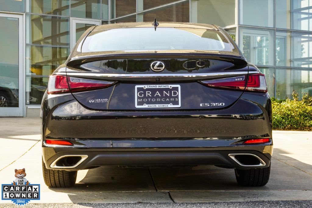 Lexus ES photo 11
