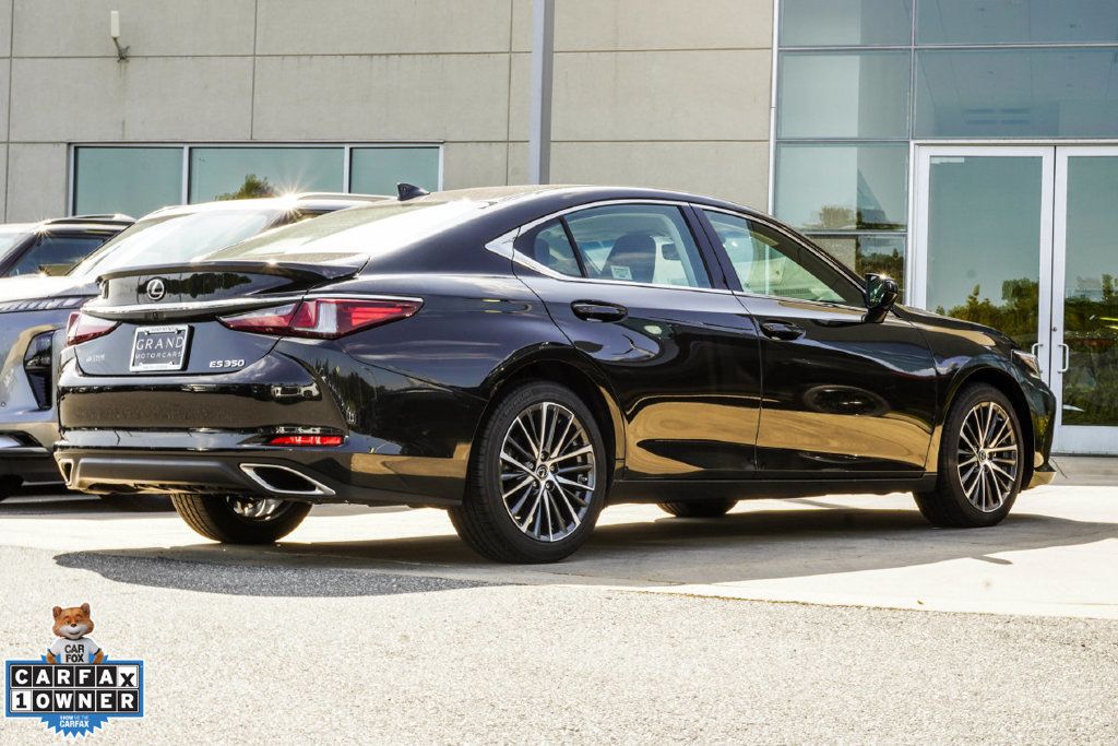 Lexus ES photo 12