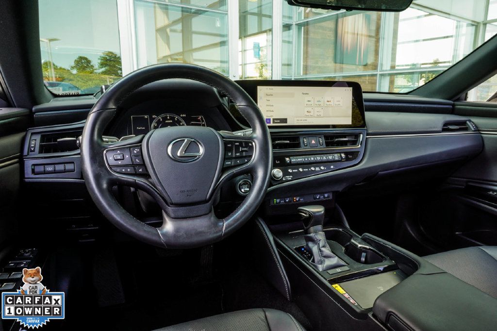 Lexus ES photo 16