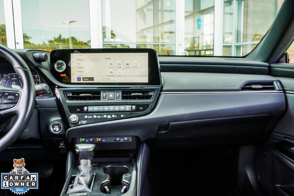 Lexus ES photo 18