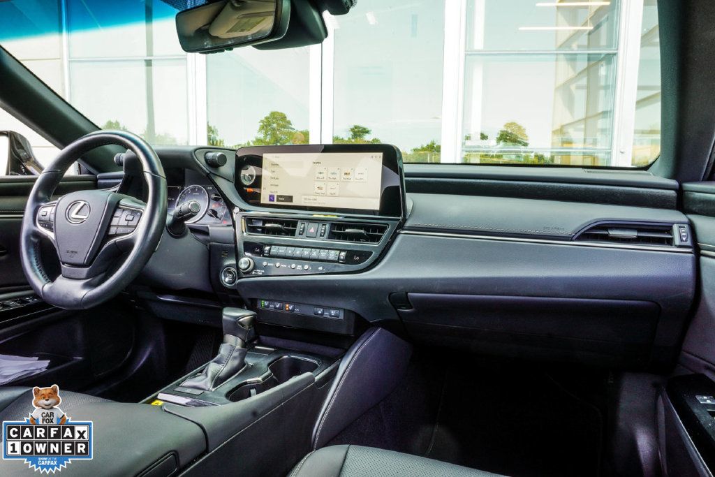 Lexus ES photo 19
