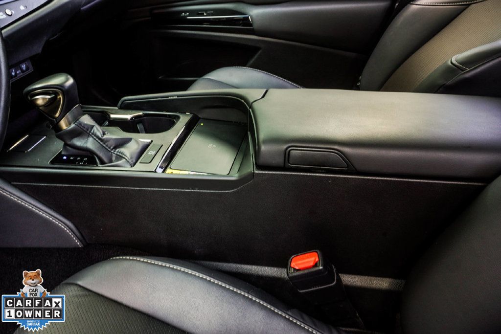 Lexus ES photo 20