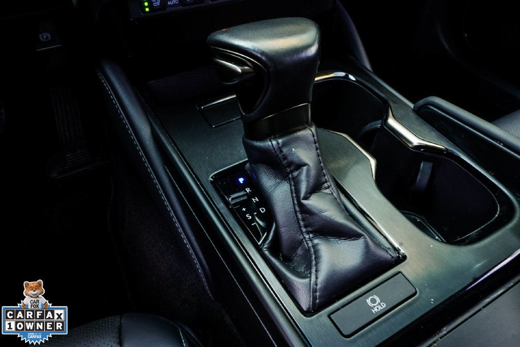 Lexus ES photo 22