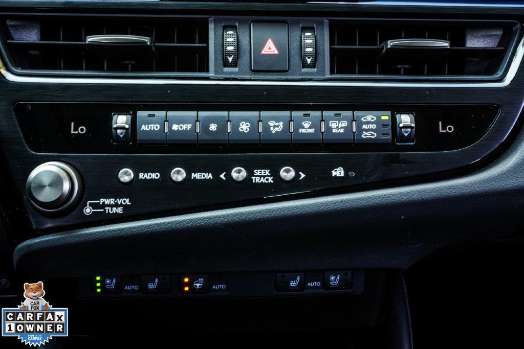 Lexus ES photo 23