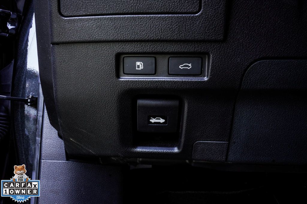 Lexus ES photo 30