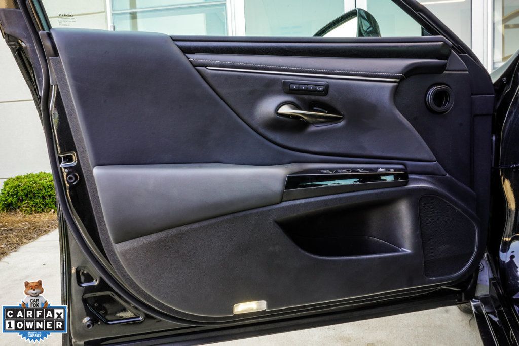 Lexus ES photo 32