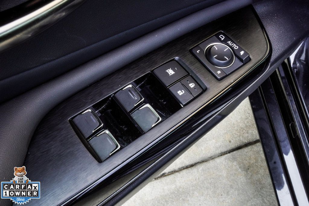 Lexus ES photo 33