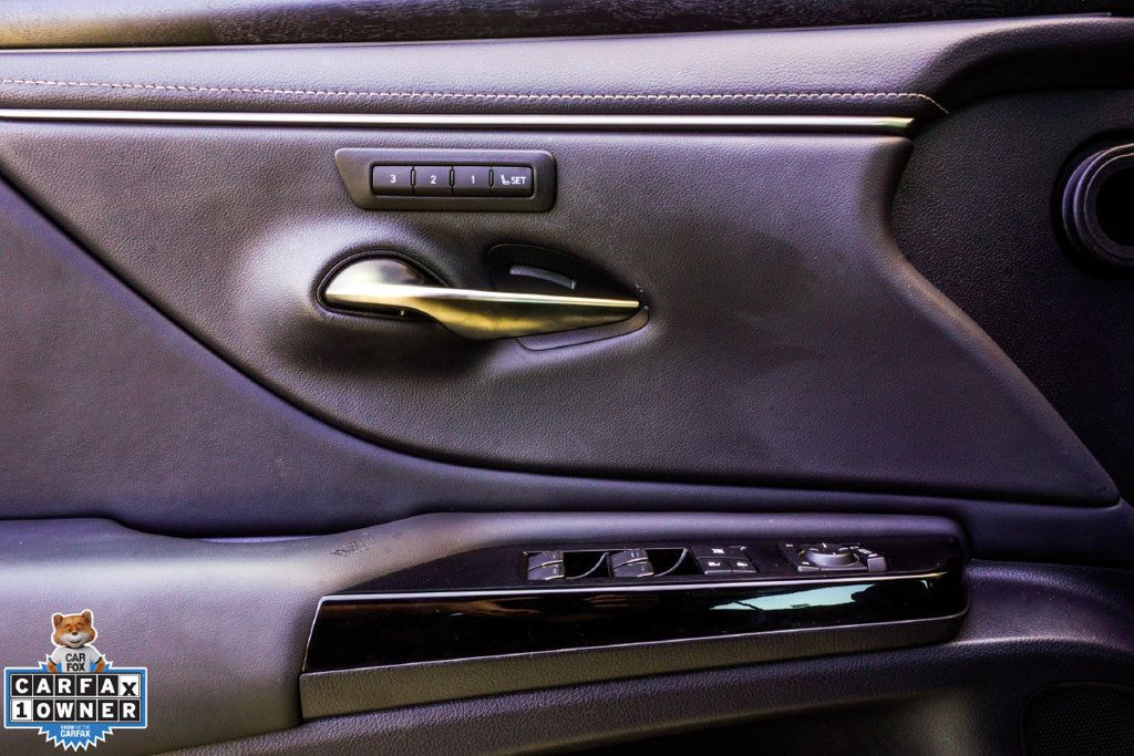 Lexus ES photo 34