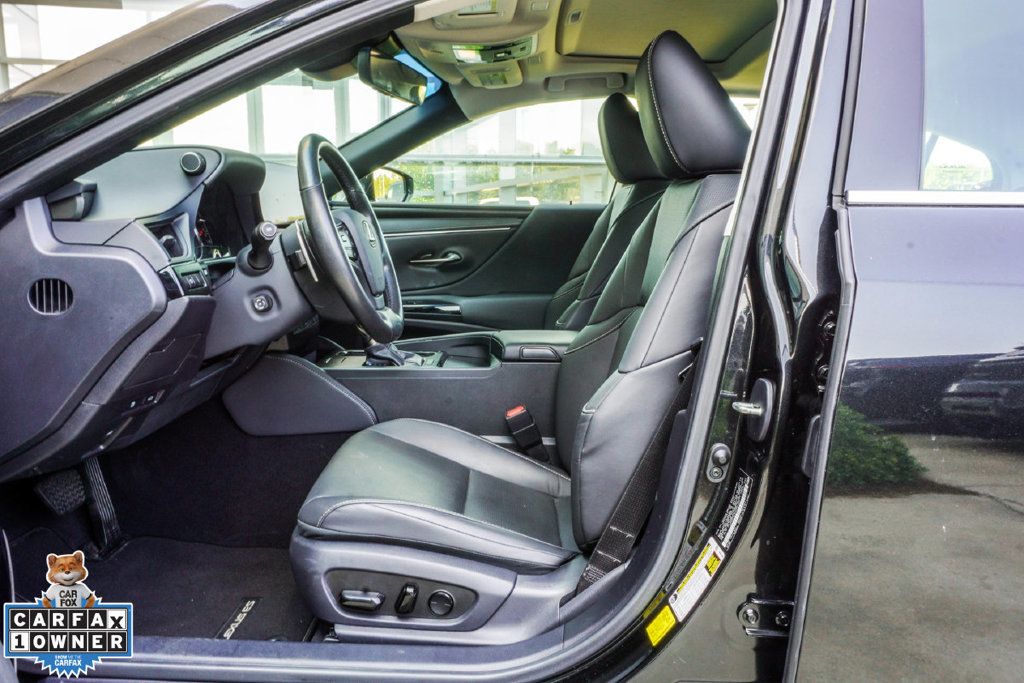 Lexus ES photo 35