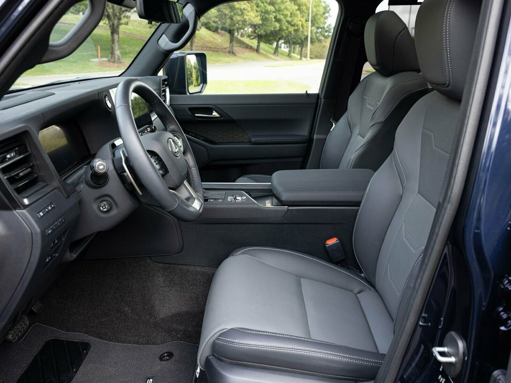 2025 Lexus GX GX550 Luxury+, Cold Area Pack, Head-Up Display, 3rd Row Seating - 22938042 - 25