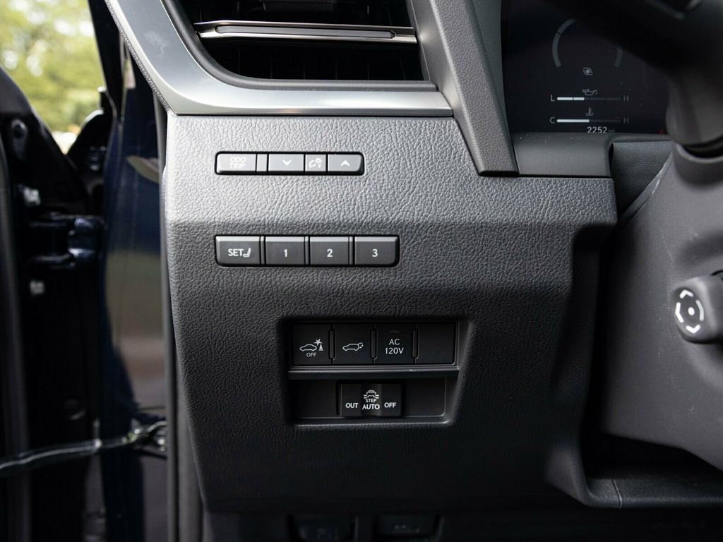 2025 Lexus GX GX550 Luxury+, Cold Area Pack, Head-Up Display, 3rd Row Seating - 22938042 - 29